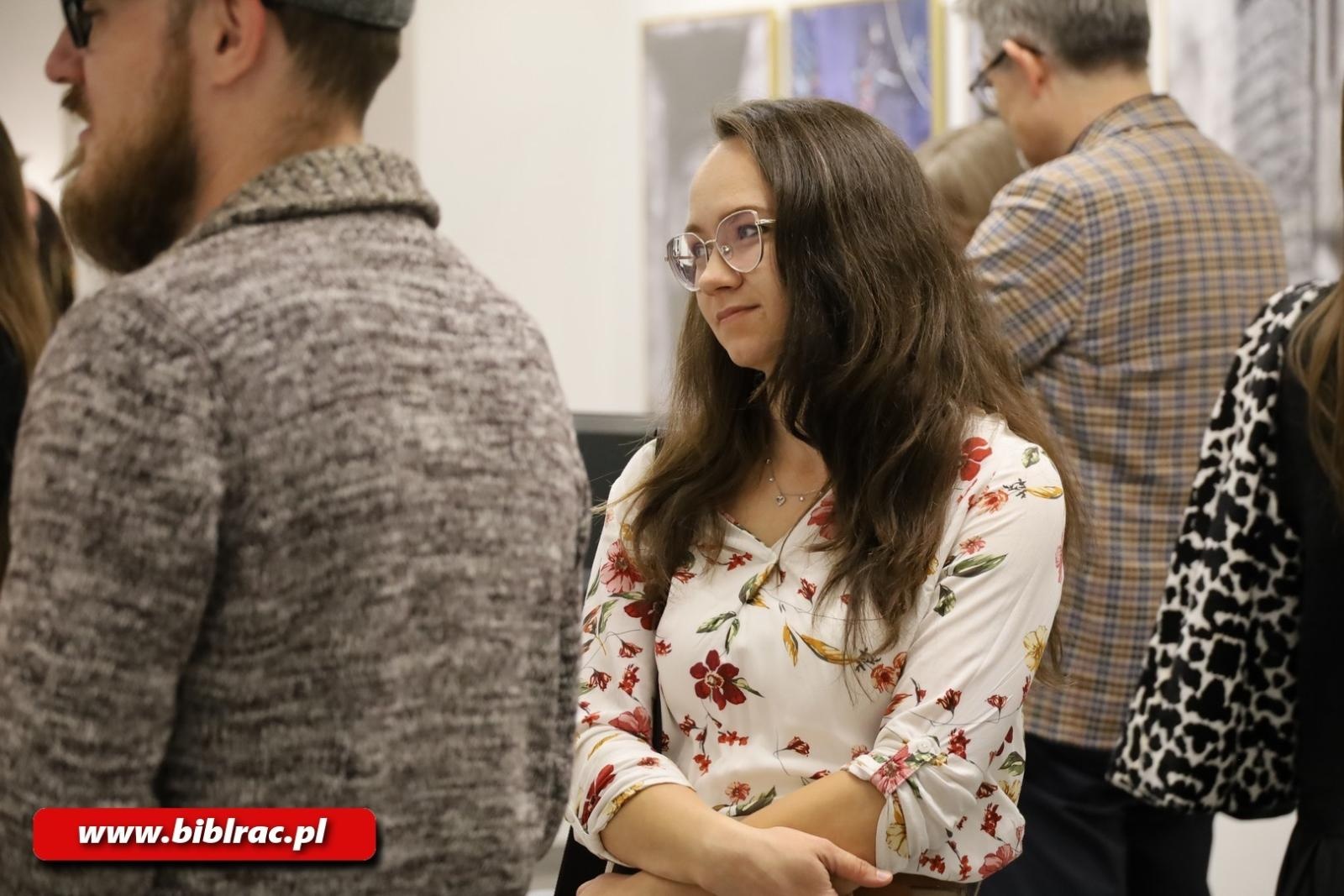 Zdjęcie w galerii na portalu naszraciborz.pl: Ślady pamięci - wernisaż wystawy fotografii w bibliotecznej Galerii Gawra wiadomości z regionu