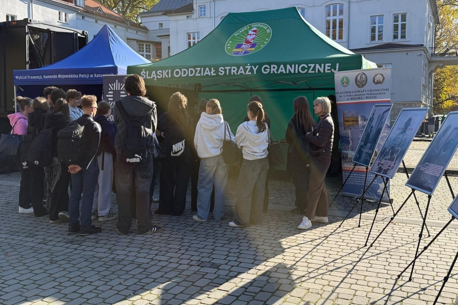 Zdjęcie w galerii na portalu naszraciborz.pl: EscapeTruck w Śląskim Oddziale Straży Granicznej wiadomości z regionu