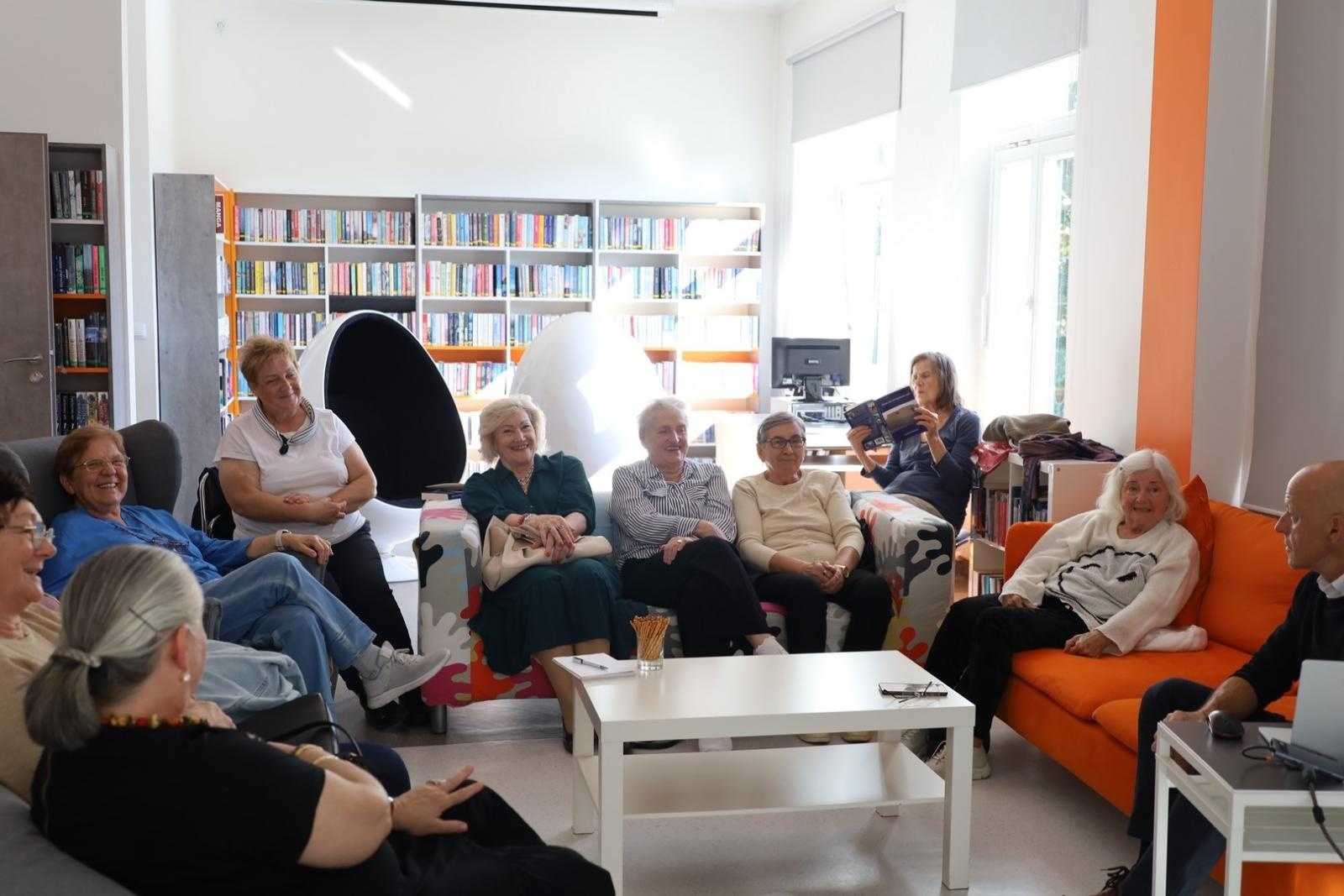 Zdjęcie w galerii na portalu naszraciborz.pl: Listopad w bibliotece? Najlepiej w klubie! wiadomości z regionu