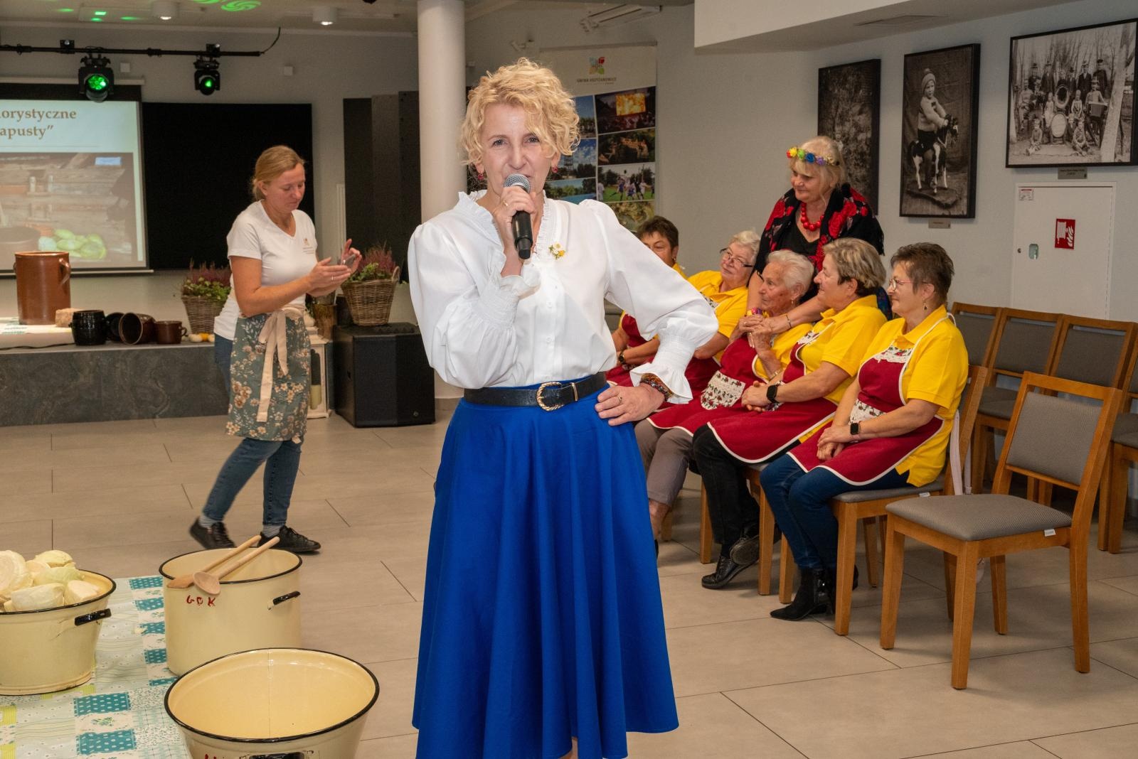 Zdjęcie w galerii na portalu naszraciborz.pl: Kiszenie kapusty w Tworkowie. Dawny zwyczaj znów łączy pokolenia wiadomości z regionu