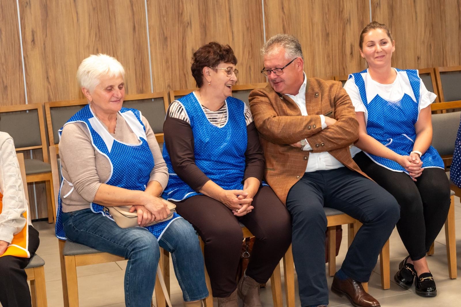 Zdjęcie w galerii na portalu naszraciborz.pl: Kiszenie kapusty w Tworkowie. Dawny zwyczaj znów łączy pokolenia wiadomości z regionu