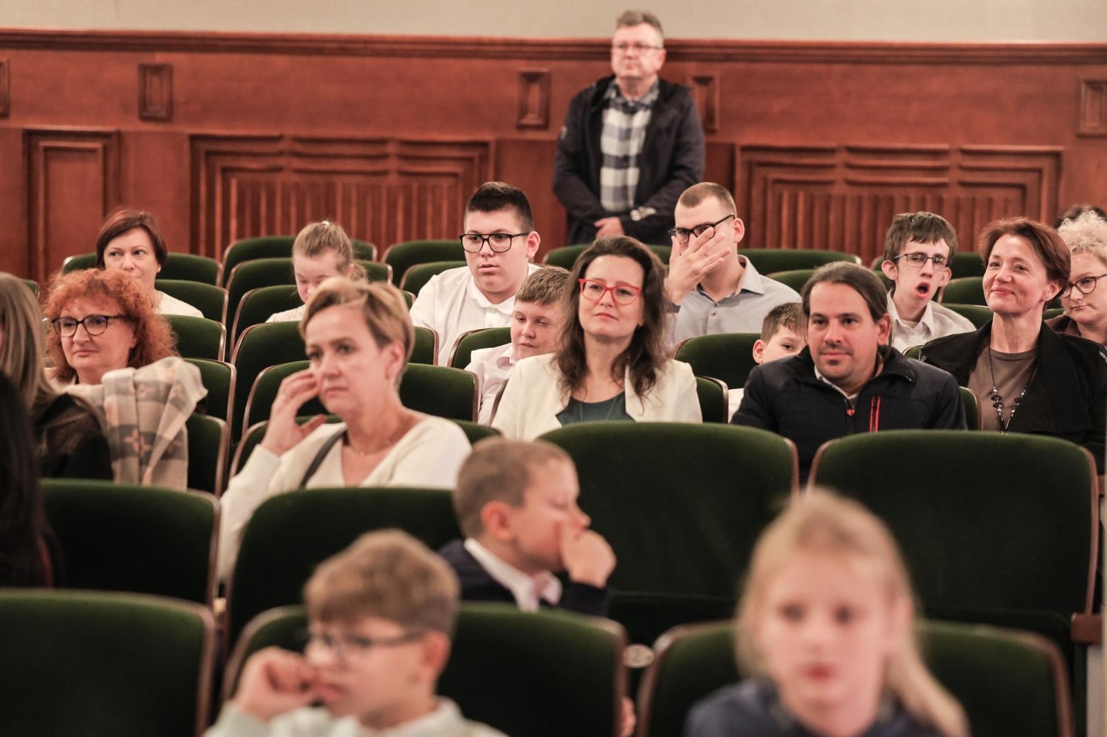 Zdjęcie w galerii na portalu naszraciborz.pl: Inauguracja nowego sezonu koncertów umuzykalniających w RCK: Raciborscy uczniowie poznali tajemnice akordeonu wiadomości z regionu
