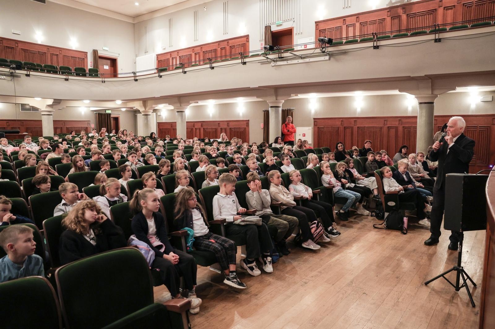 Zdjęcie w galerii na portalu naszraciborz.pl: Inauguracja nowego sezonu koncertów umuzykalniających w RCK: Raciborscy uczniowie poznali tajemnice akordeonu wiadomości z regionu