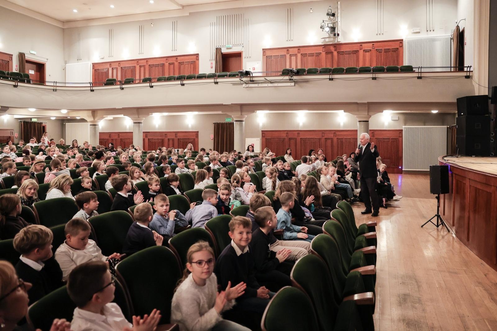 Zdjęcie w galerii na portalu naszraciborz.pl: Inauguracja nowego sezonu koncertów umuzykalniających w RCK: Raciborscy uczniowie poznali tajemnice akordeonu wiadomości z regionu