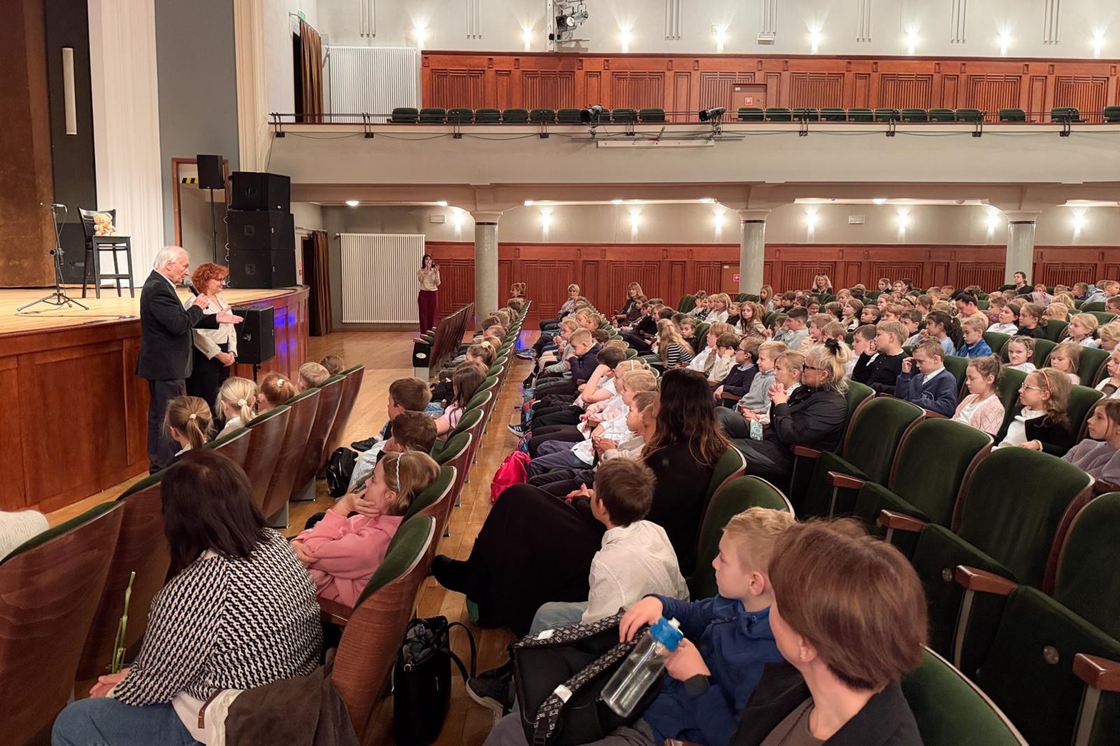 Zdjęcie w galerii na portalu naszraciborz.pl: Inauguracja nowego sezonu koncertów umuzykalniających w RCK: Raciborscy uczniowie poznali tajemnice akordeonu wiadomości z regionu