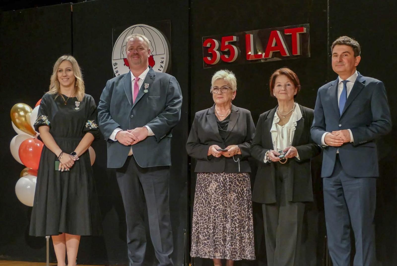 Zdjęcie w galerii na portalu naszraciborz.pl: Dawid Wacławczyk odznaczony Odznaką Honorową Za Zasługi dla Turystyki wiadomości z regionu