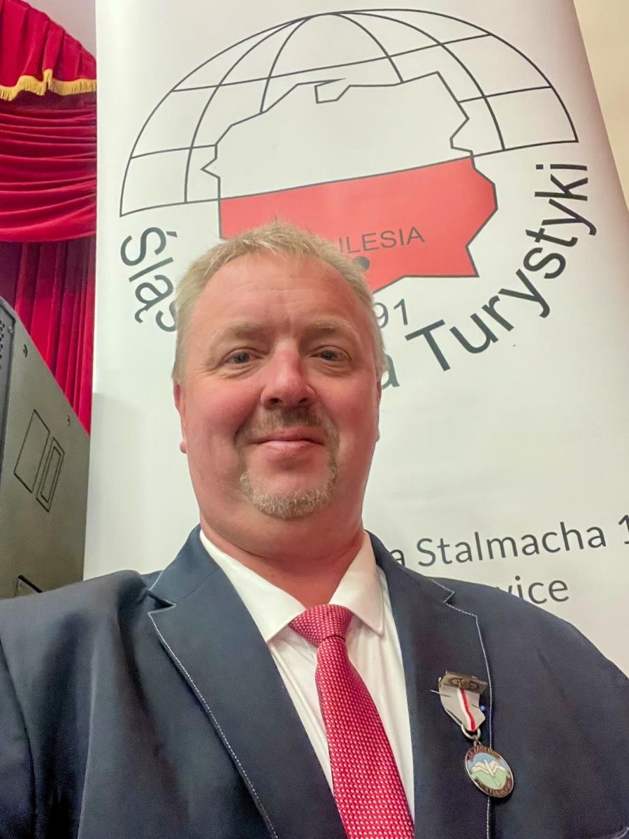 Zdjęcie w galerii na portalu naszraciborz.pl: Dawid Wacławczyk odznaczony Odznaką Honorową Za Zasługi dla Turystyki wiadomości z regionu