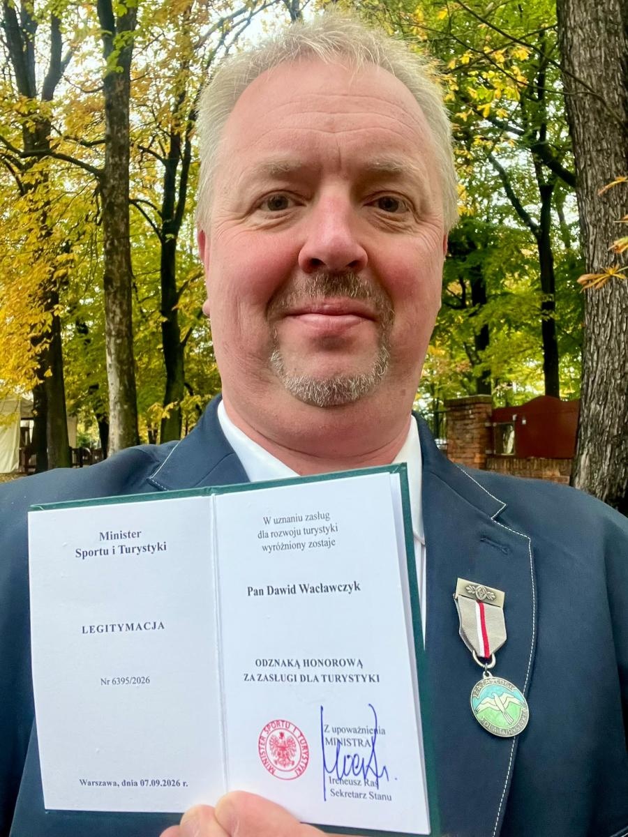 Zdjęcie w galerii na portalu naszraciborz.pl: Dawid Wacławczyk odznaczony Odznaką Honorową Za Zasługi dla Turystyki wiadomości z regionu