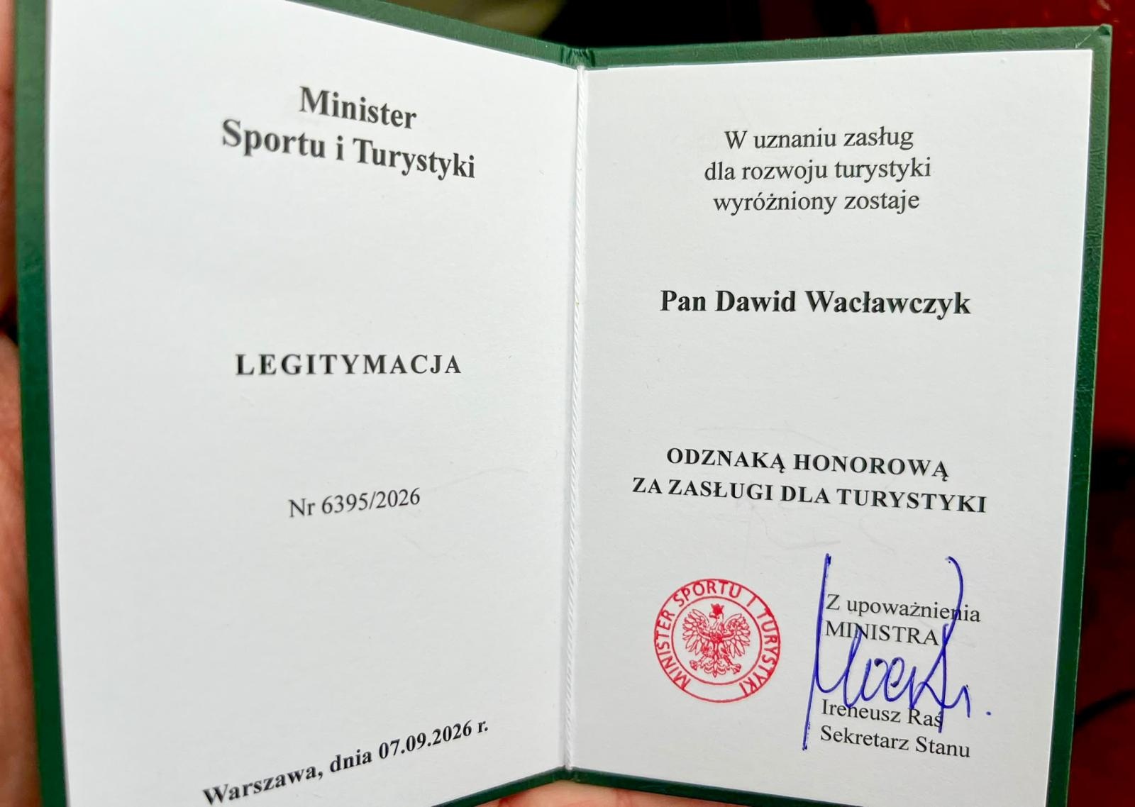 Zdjęcie w galerii na portalu naszraciborz.pl: Dawid Wacławczyk odznaczony Odznaką Honorową Za Zasługi dla Turystyki wiadomości z regionu