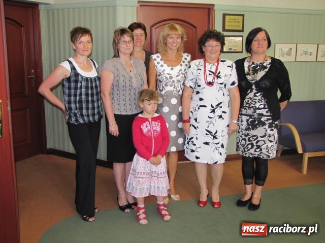 Zdjęcie w galerii na portalu naszraciborz.pl: Zabawki ekologiczne za 2 tony nakrętek wiadomości z regionu