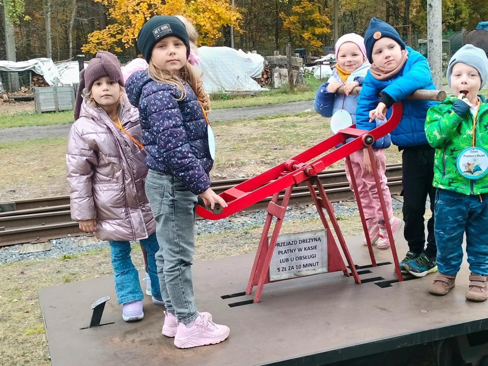 Zdjęcie w galerii na portalu naszraciborz.pl: Bajkowy korowód przedszkolaków przeszedł ulicami Rud  wiadomości z regionu