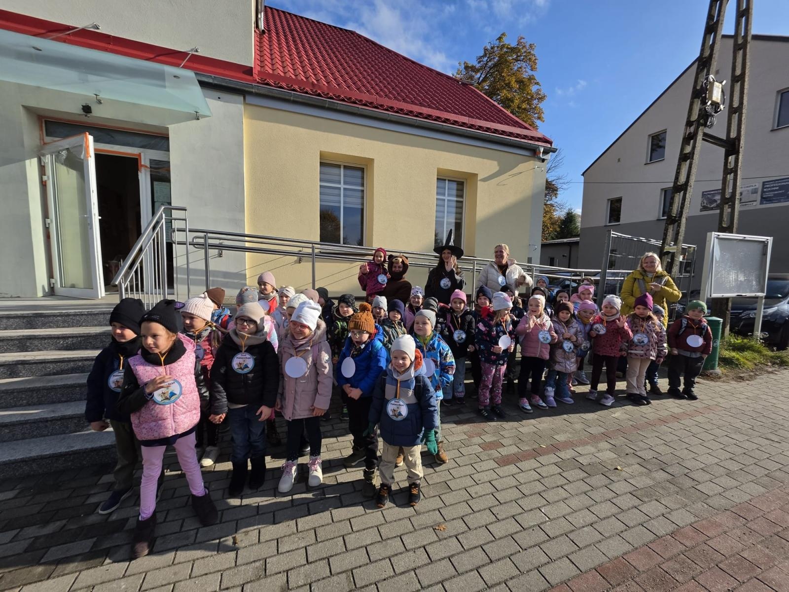 Zdjęcie w galerii na portalu naszraciborz.pl: Bajkowy korowód przedszkolaków przeszedł ulicami Rud  wiadomości z regionu