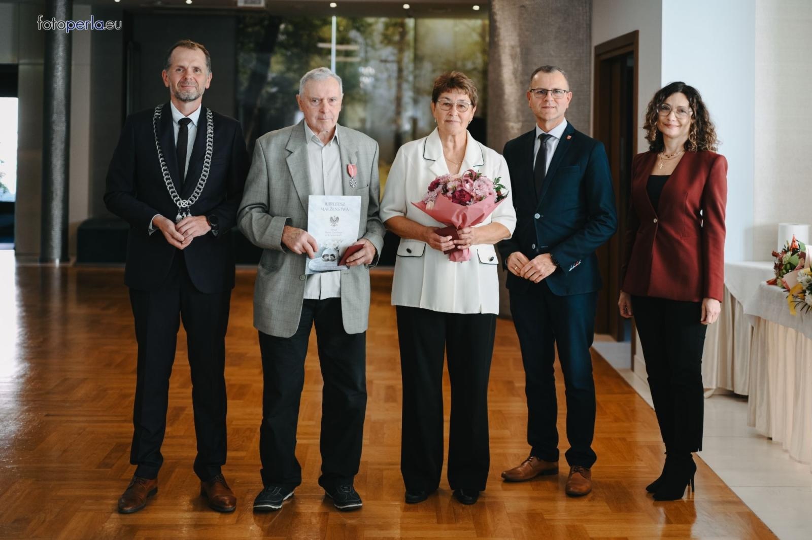 Zdjęcie w galerii na portalu naszraciborz.pl: Złote i szmaragdowe gody w Krzanowicach. 21 par świętowało jubileusze [FOTO na bis] wiadomości z regionu