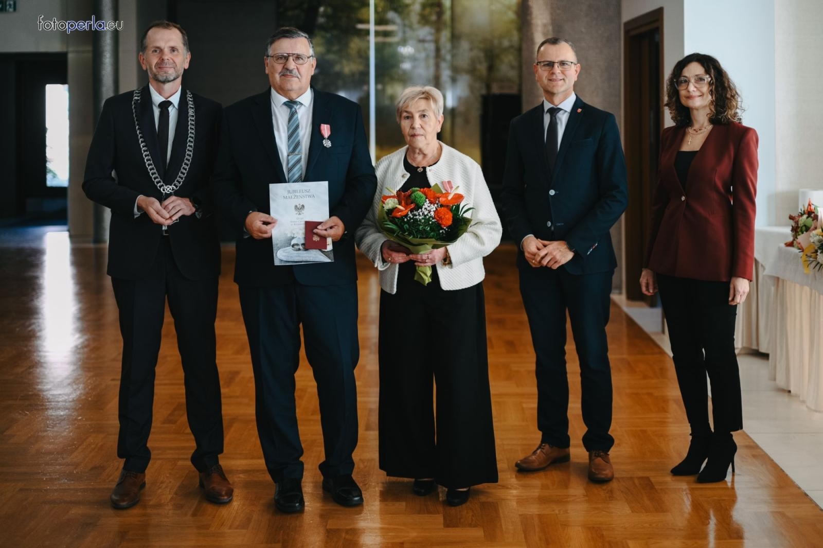 Zdjęcie w galerii na portalu naszraciborz.pl: Złote i szmaragdowe gody w Krzanowicach. 21 par świętowało jubileusze [FOTO na bis] wiadomości z regionu