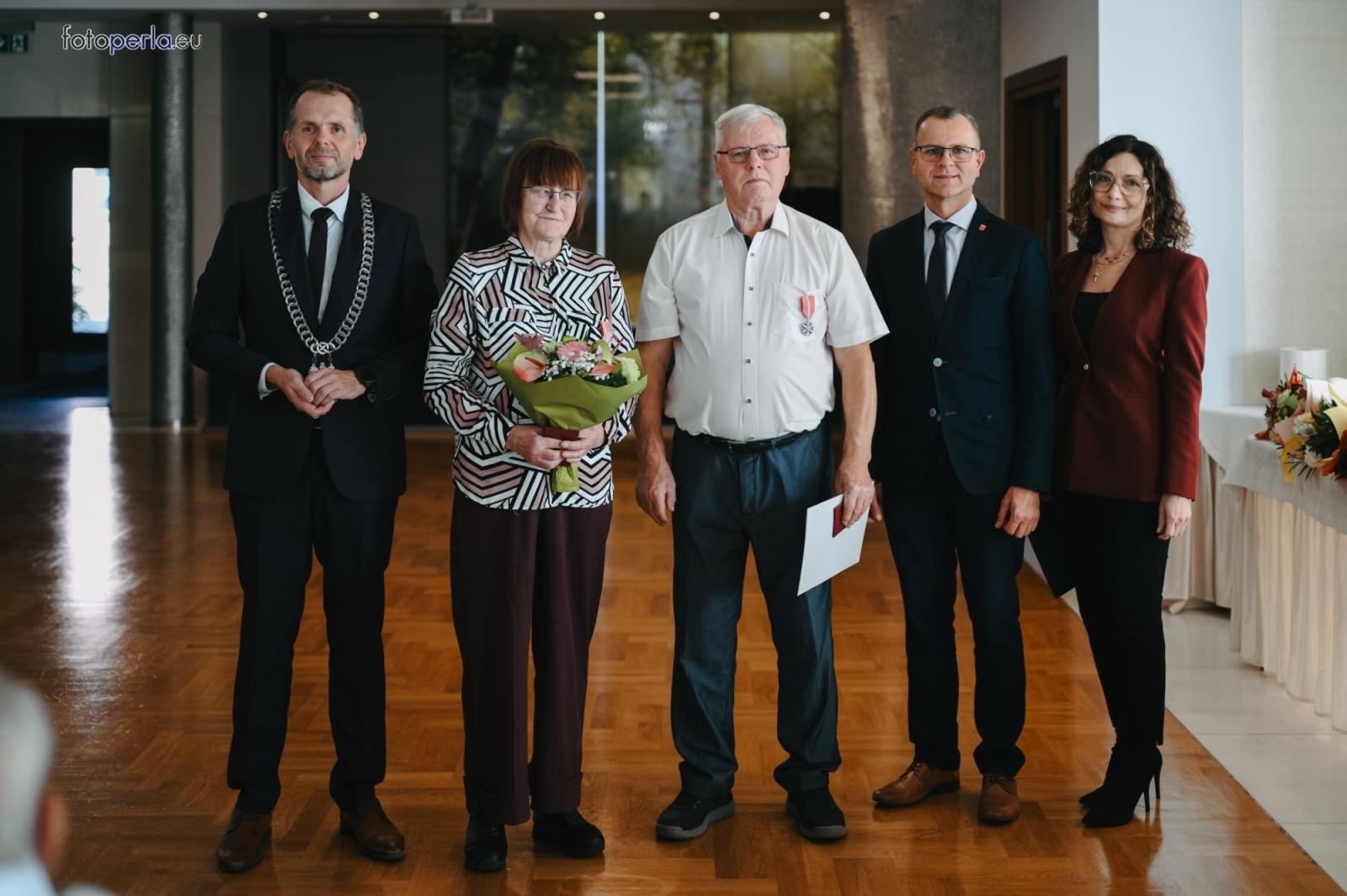 Zdjęcie w galerii na portalu naszraciborz.pl: Złote i szmaragdowe gody w Krzanowicach. 21 par świętowało jubileusze [FOTO na bis] wiadomości z regionu