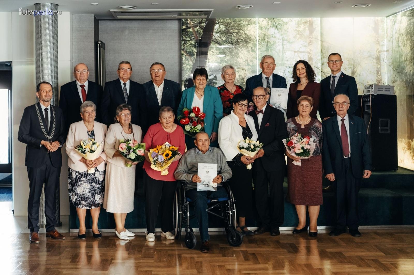 Zdjęcie w galerii na portalu naszraciborz.pl: Złote i szmaragdowe gody w Krzanowicach. 21 par świętowało jubileusze [FOTO na bis] wiadomości z regionu