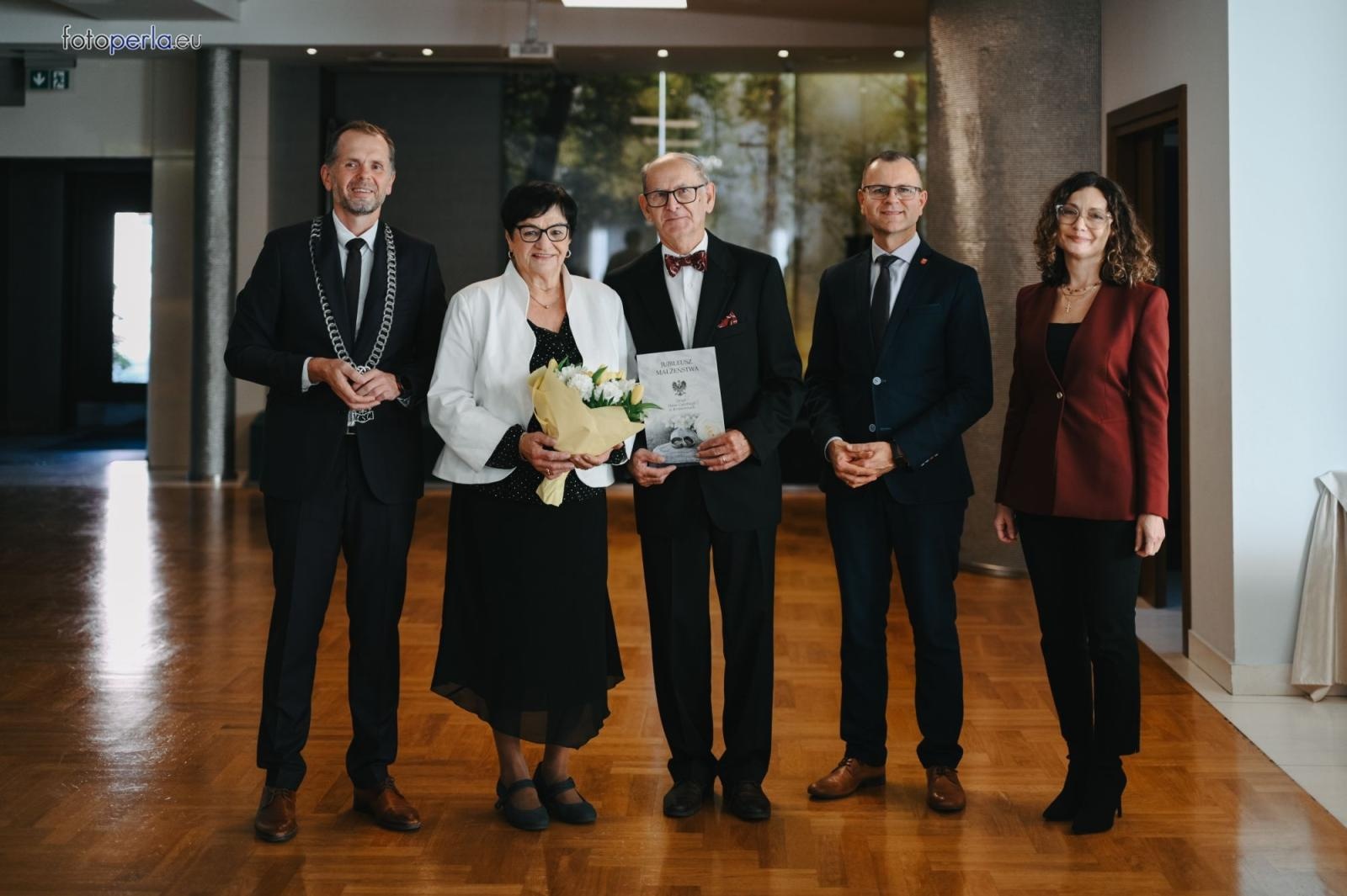 Zdjęcie w galerii na portalu naszraciborz.pl: Złote i szmaragdowe gody w Krzanowicach. 21 par świętowało jubileusze [FOTO na bis] wiadomości z regionu
