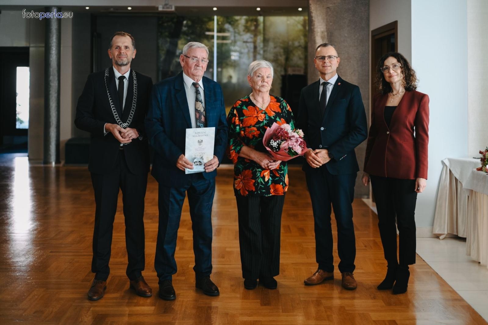 Zdjęcie w galerii na portalu naszraciborz.pl: Złote i szmaragdowe gody w Krzanowicach. 21 par świętowało jubileusze [FOTO na bis] wiadomości z regionu