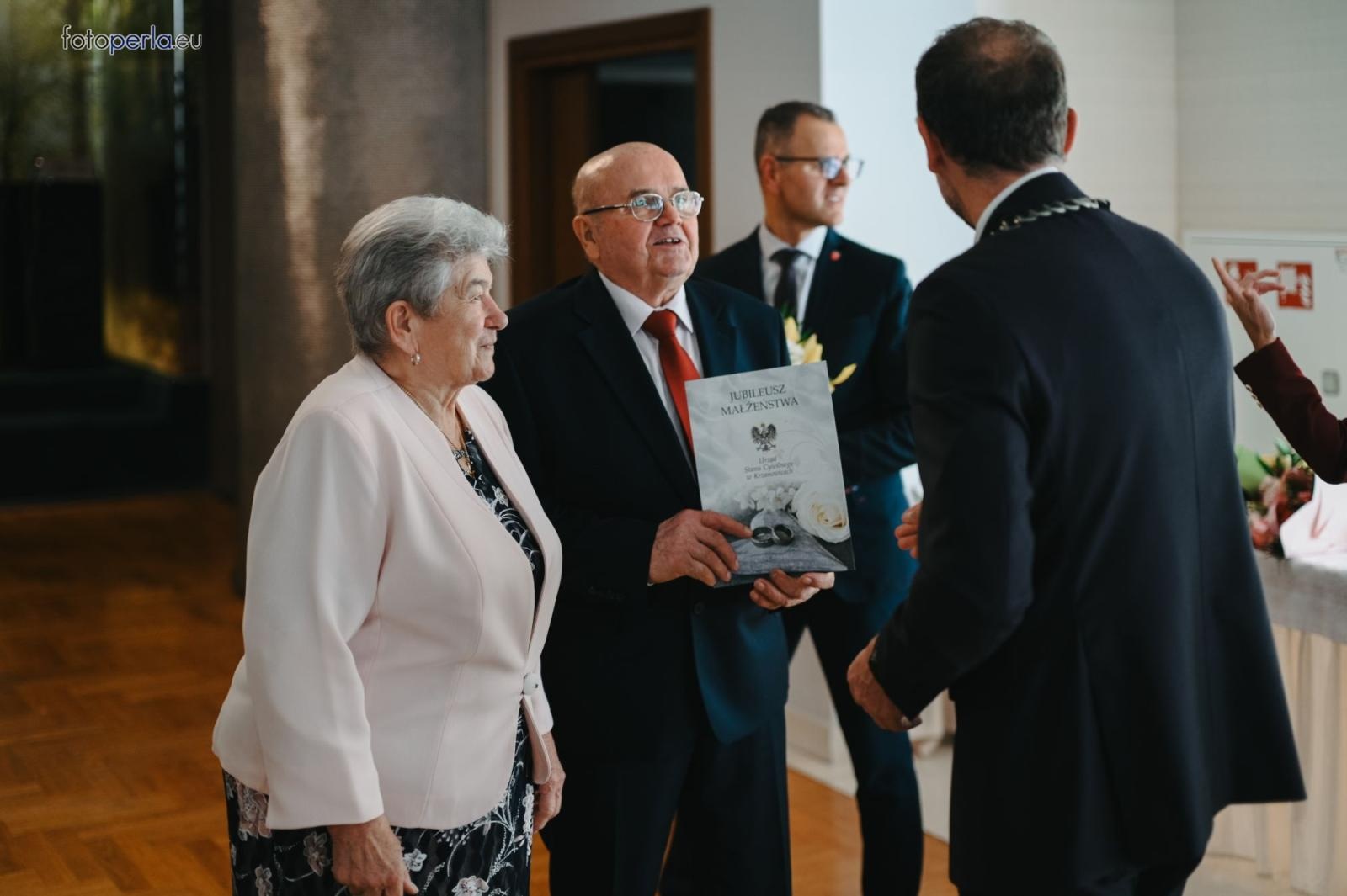 Zdjęcie w galerii na portalu naszraciborz.pl: Złote i szmaragdowe gody w Krzanowicach. 21 par świętowało jubileusze [FOTO na bis] wiadomości z regionu