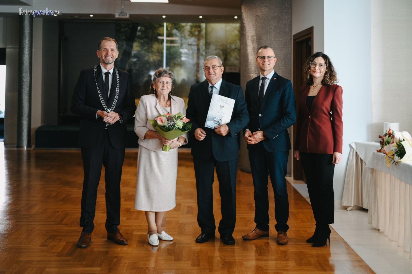 Zdjęcie w galerii na portalu naszraciborz.pl: Złote i szmaragdowe gody w Krzanowicach. 21 par świętowało jubileusze [FOTO na bis] wiadomości z regionu