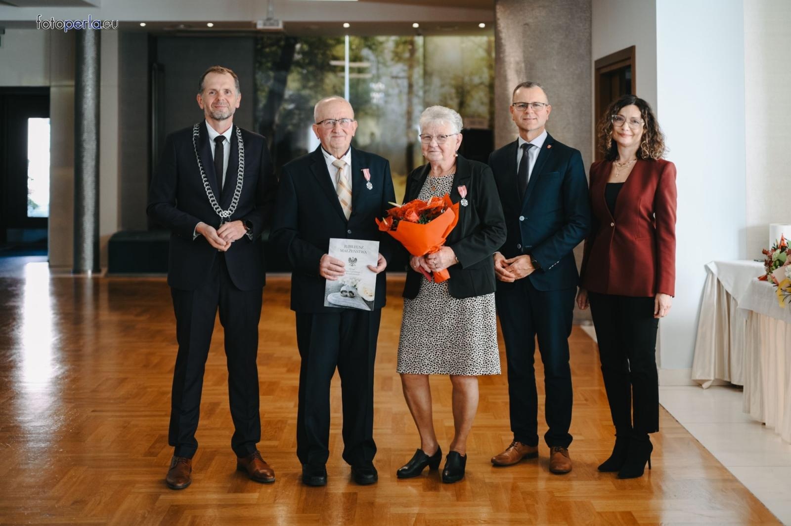 Zdjęcie w galerii na portalu naszraciborz.pl: Złote i szmaragdowe gody w Krzanowicach. 21 par świętowało jubileusze [FOTO na bis] wiadomości z regionu