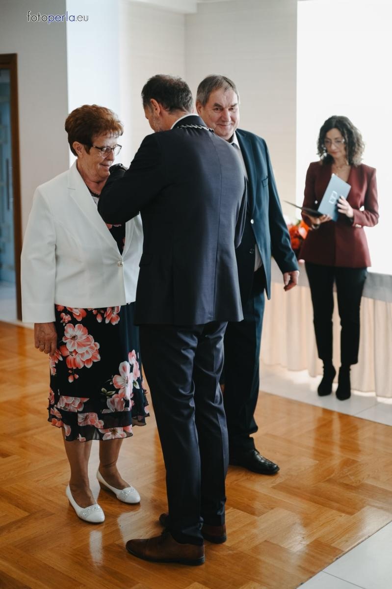 Zdjęcie w galerii na portalu naszraciborz.pl: Złote i szmaragdowe gody w Krzanowicach. 21 par świętowało jubileusze [FOTO na bis] wiadomości z regionu