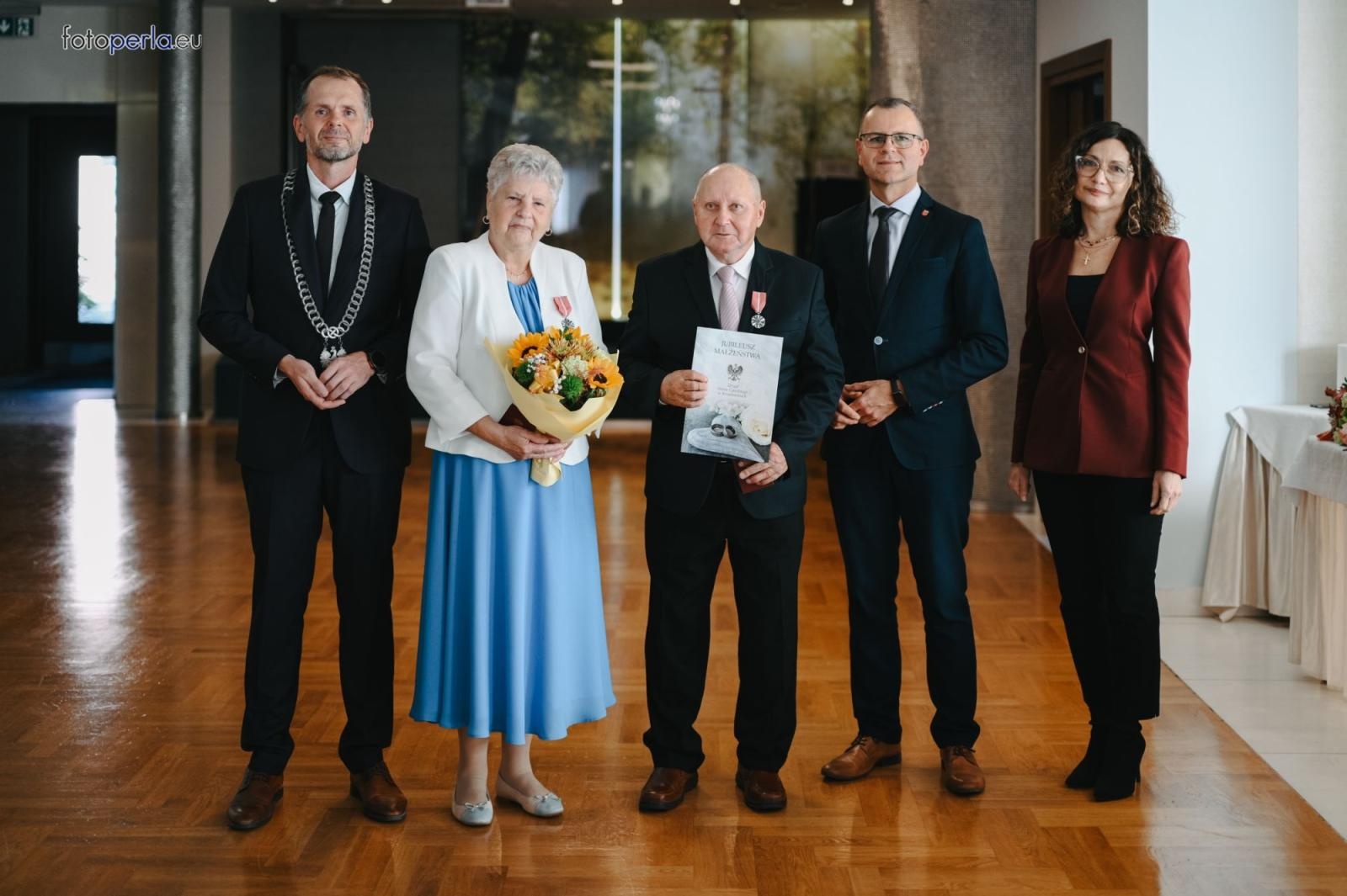 Zdjęcie w galerii na portalu naszraciborz.pl: Złote i szmaragdowe gody w Krzanowicach. 21 par świętowało jubileusze [FOTO na bis] wiadomości z regionu