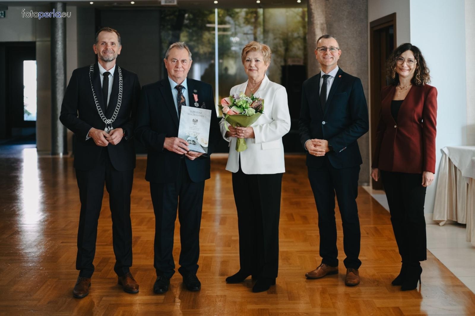 Zdjęcie w galerii na portalu naszraciborz.pl: Złote i szmaragdowe gody w Krzanowicach. 21 par świętowało jubileusze [FOTO na bis] wiadomości z regionu