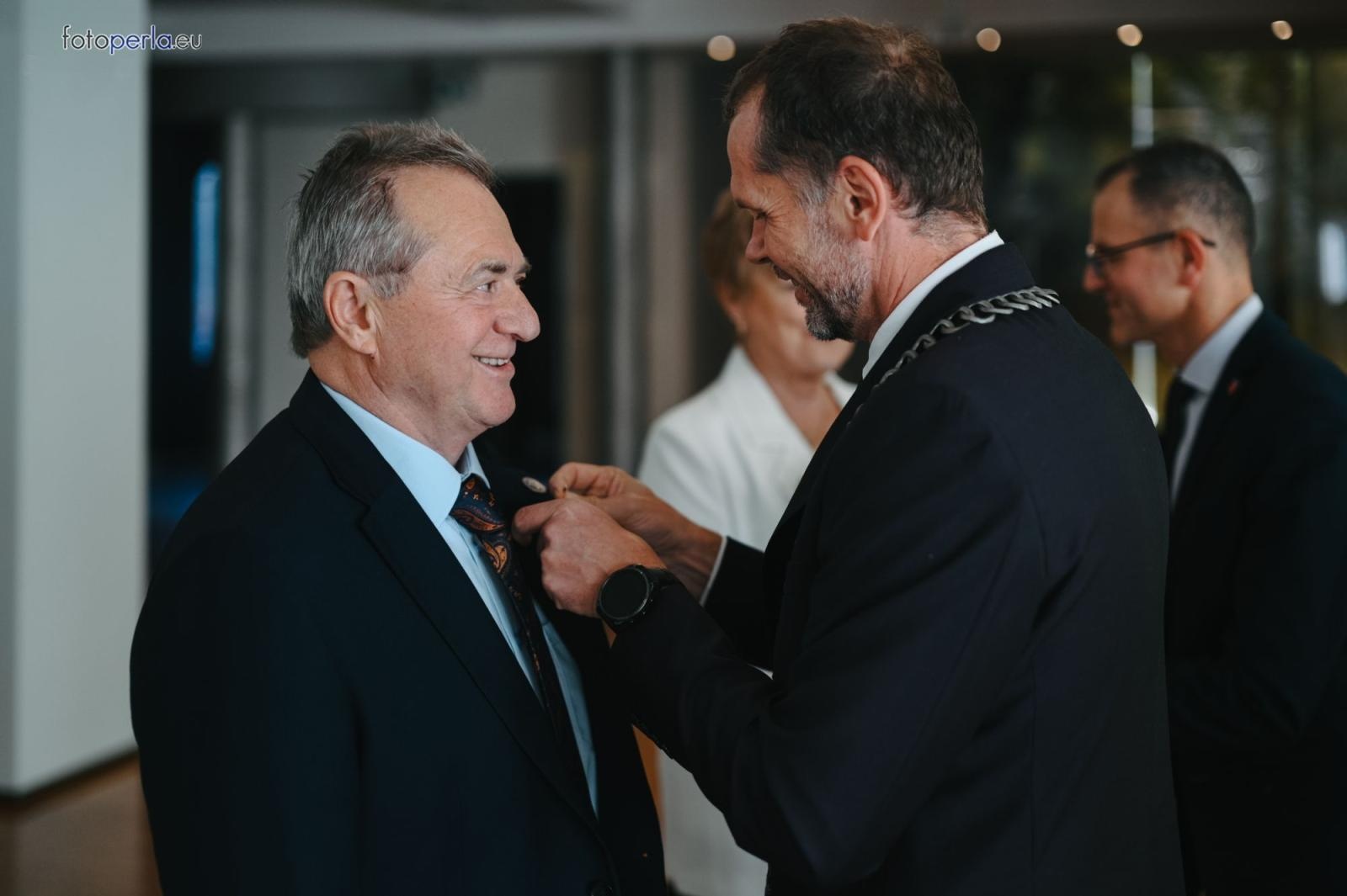 Zdjęcie w galerii na portalu naszraciborz.pl: Złote i szmaragdowe gody w Krzanowicach. 21 par świętowało jubileusze [FOTO na bis] wiadomości z regionu