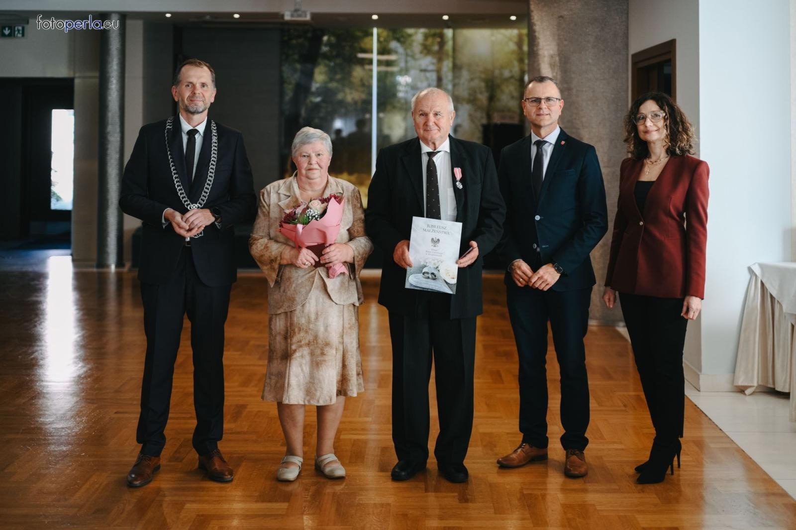 Zdjęcie w galerii na portalu naszraciborz.pl: Złote i szmaragdowe gody w Krzanowicach. 21 par świętowało jubileusze [FOTO na bis] wiadomości z regionu