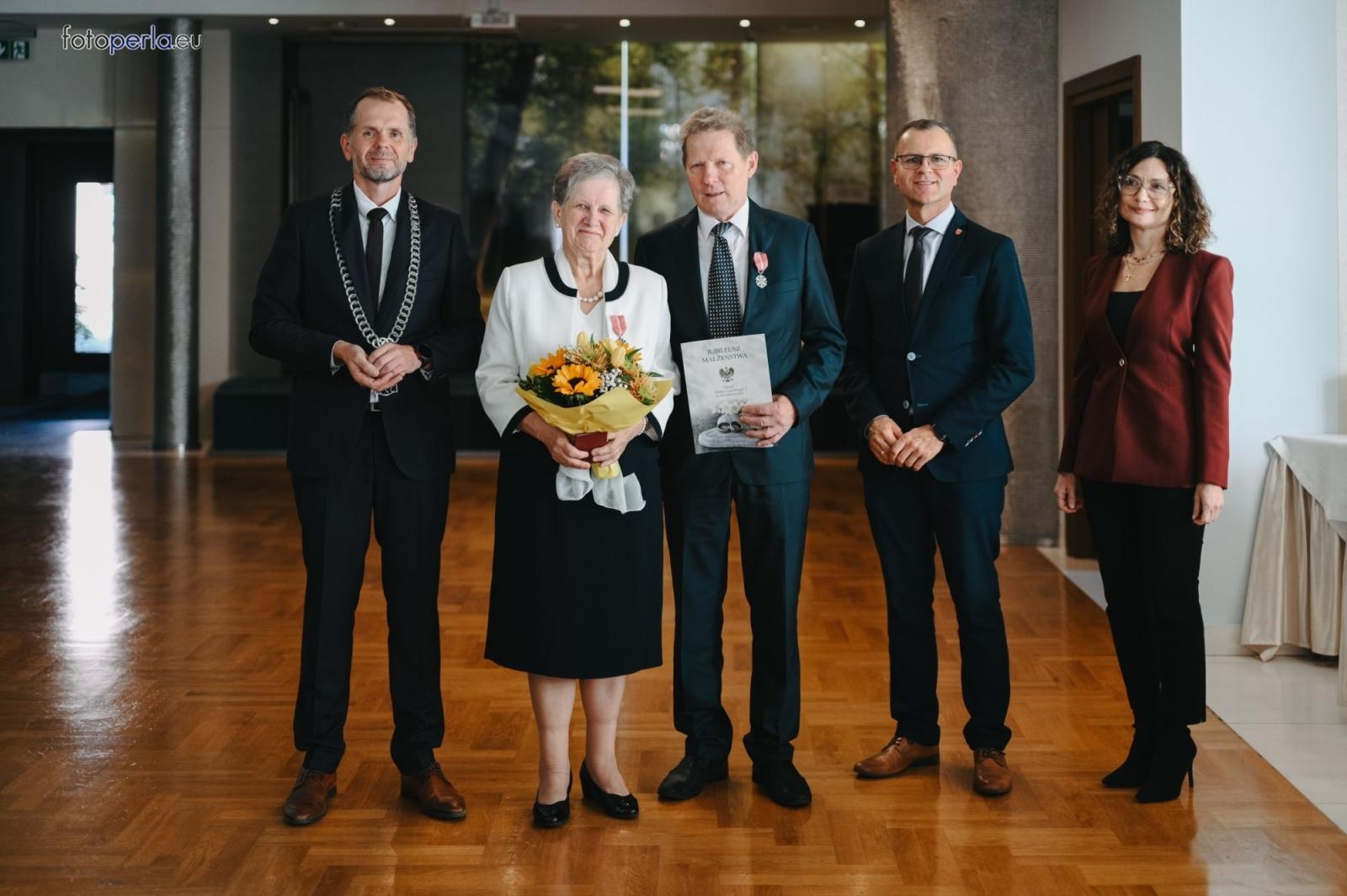 Zdjęcie w galerii na portalu naszraciborz.pl: Złote i szmaragdowe gody w Krzanowicach. 21 par świętowało jubileusze [FOTO na bis] wiadomości z regionu