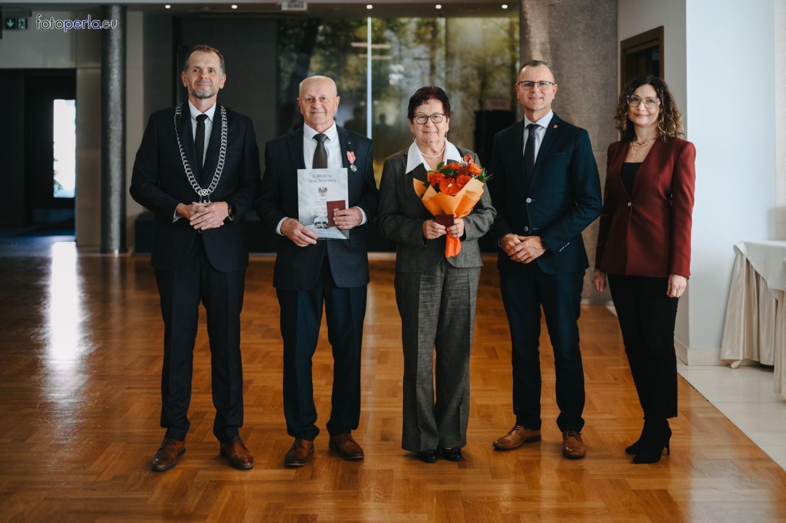 Zdjęcie w galerii na portalu naszraciborz.pl: Złote i szmaragdowe gody w Krzanowicach. 21 par świętowało jubileusze [FOTO na bis] wiadomości z regionu