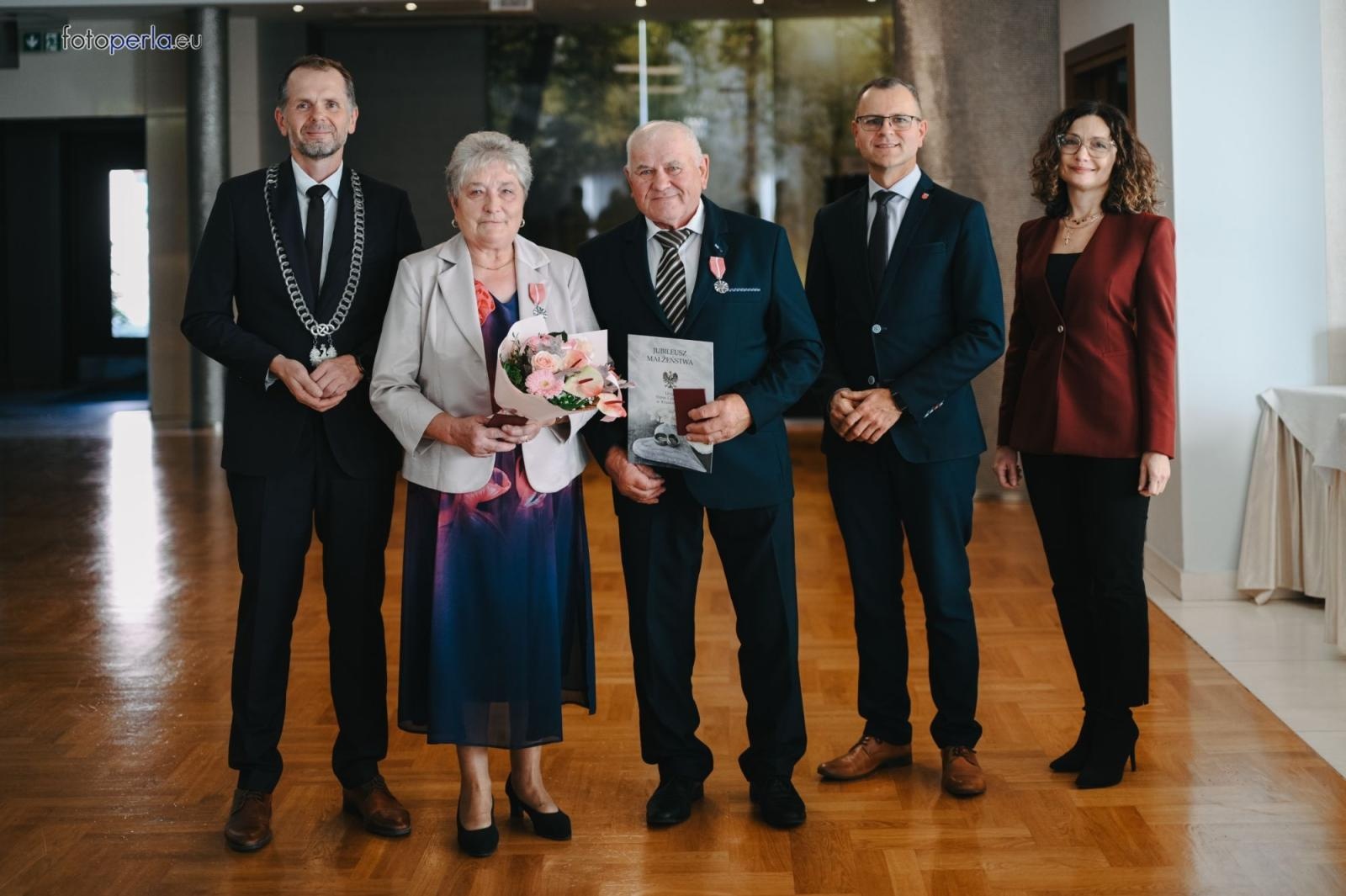 Zdjęcie w galerii na portalu naszraciborz.pl: Złote i szmaragdowe gody w Krzanowicach. 21 par świętowało jubileusze [FOTO na bis] wiadomości z regionu