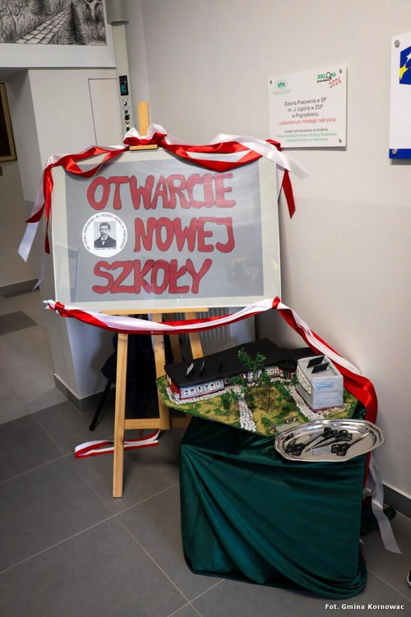 Zdjęcie w galerii na portalu naszraciborz.pl: Szkoła w Pogrzebieniu po generalnym remoncie. Otwarto także Zieloną Pracownię wiadomości z regionu