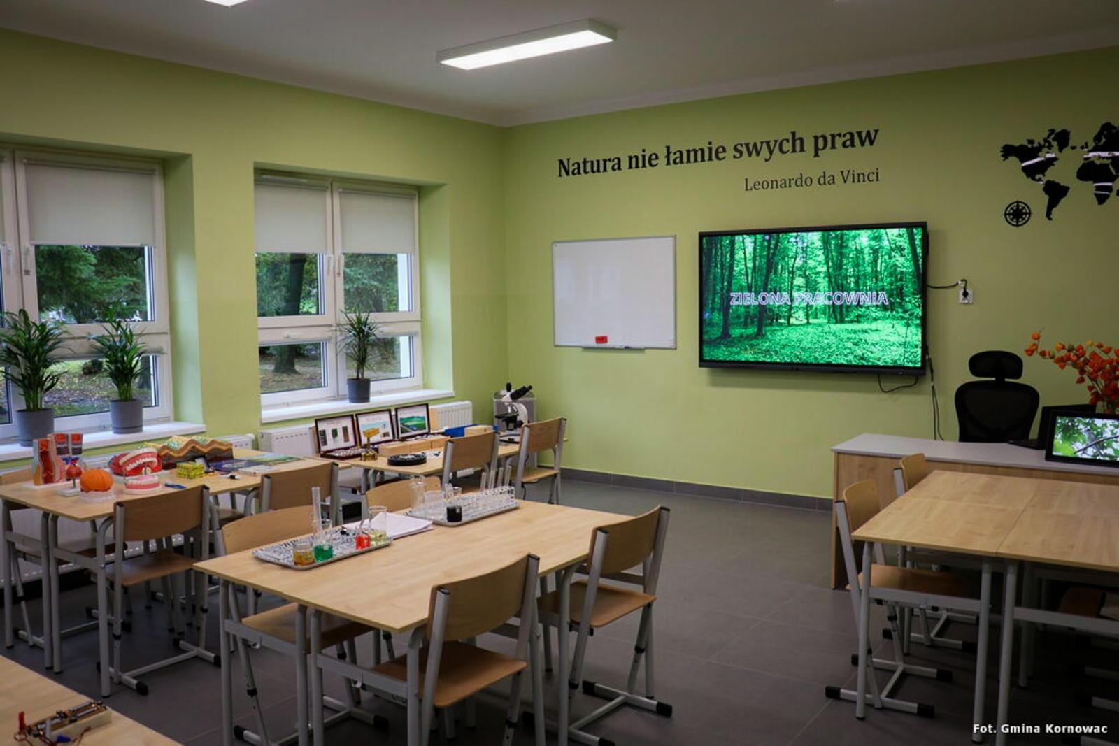 Zdjęcie w galerii na portalu naszraciborz.pl: Szkoła w Pogrzebieniu po generalnym remoncie. Otwarto także Zieloną Pracownię wiadomości z regionu