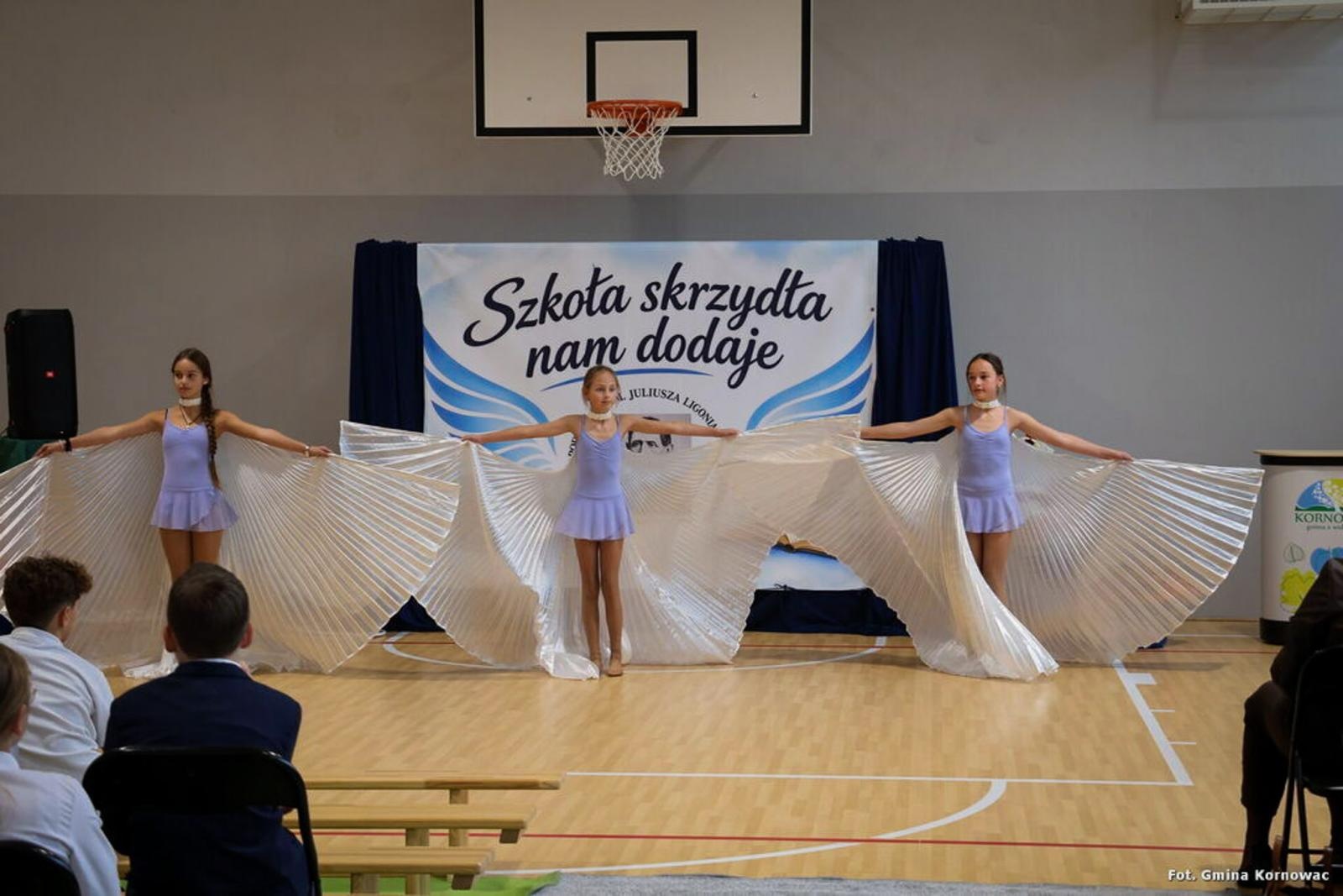 Zdjęcie w galerii na portalu naszraciborz.pl: Szkoła w Pogrzebieniu po generalnym remoncie. Otwarto także Zieloną Pracownię wiadomości z regionu
