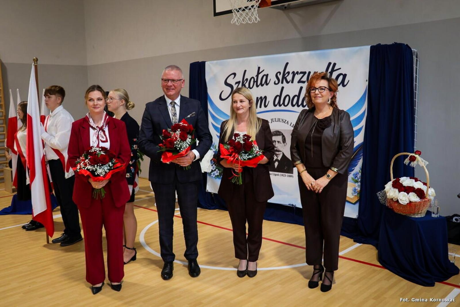 Zdjęcie w galerii na portalu naszraciborz.pl: Szkoła w Pogrzebieniu po generalnym remoncie. Otwarto także Zieloną Pracownię wiadomości z regionu