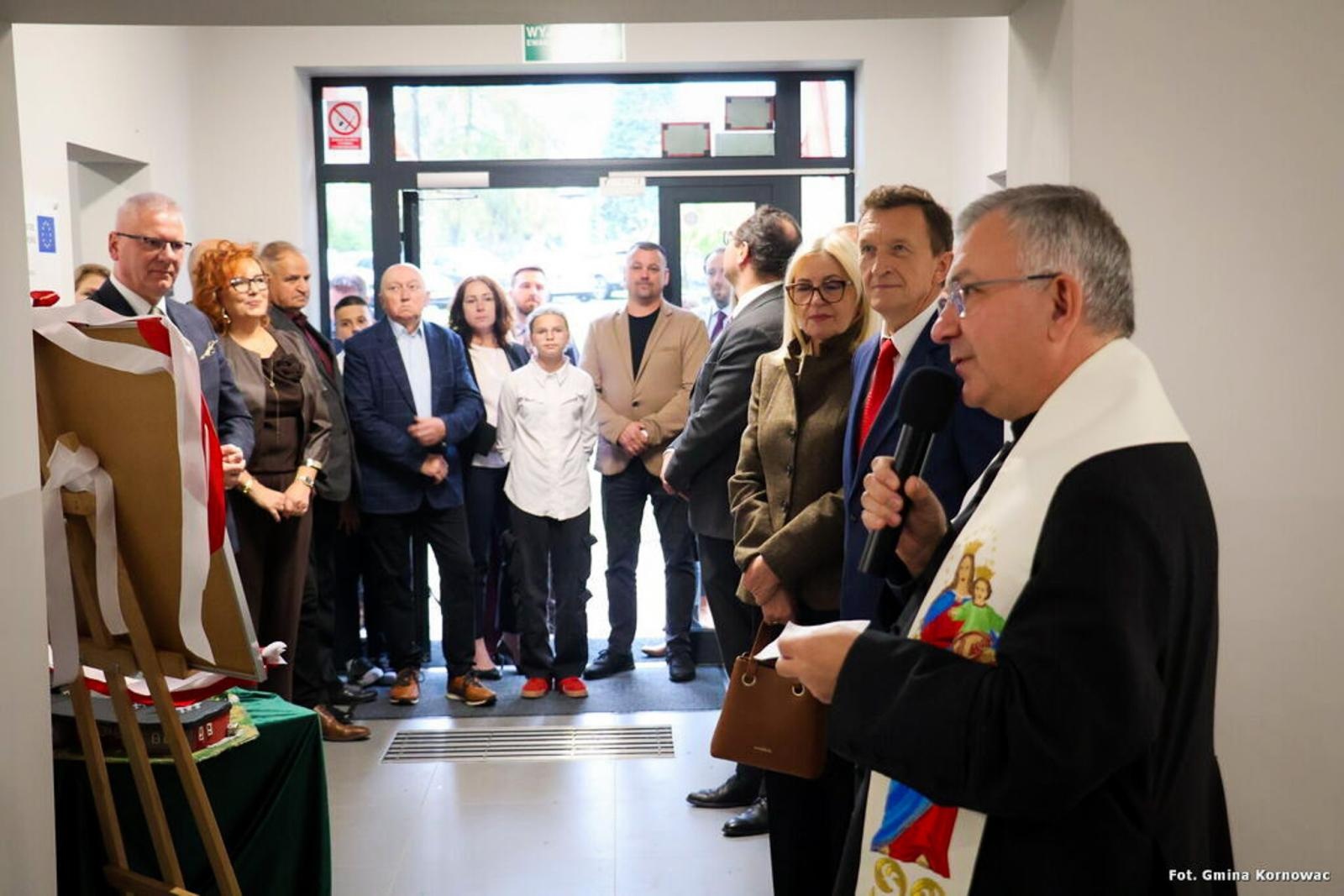 Zdjęcie w galerii na portalu naszraciborz.pl: Szkoła w Pogrzebieniu po generalnym remoncie. Otwarto także Zieloną Pracownię wiadomości z regionu