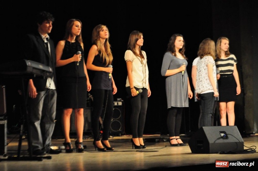 Zdjęcie w galerii na portalu naszraciborz.pl: Zagrali i zaśpiewali dla Karola wiadomości z regionu