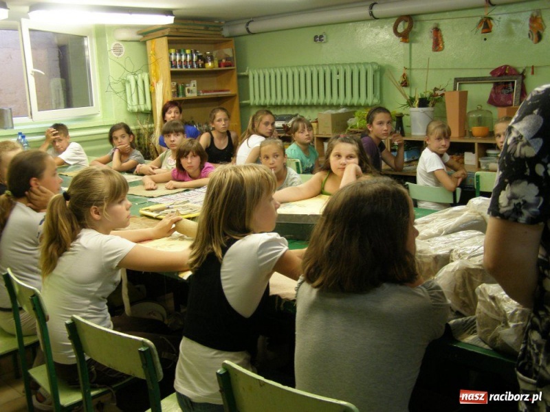 Zdjęcie w galerii na portalu naszraciborz.pl: Biwak z lepieniem w glinie wiadomości z regionu