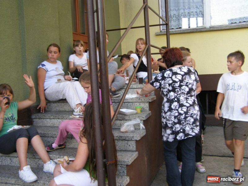 Zdjęcie w galerii na portalu naszraciborz.pl: Biwak z lepieniem w glinie wiadomości z regionu