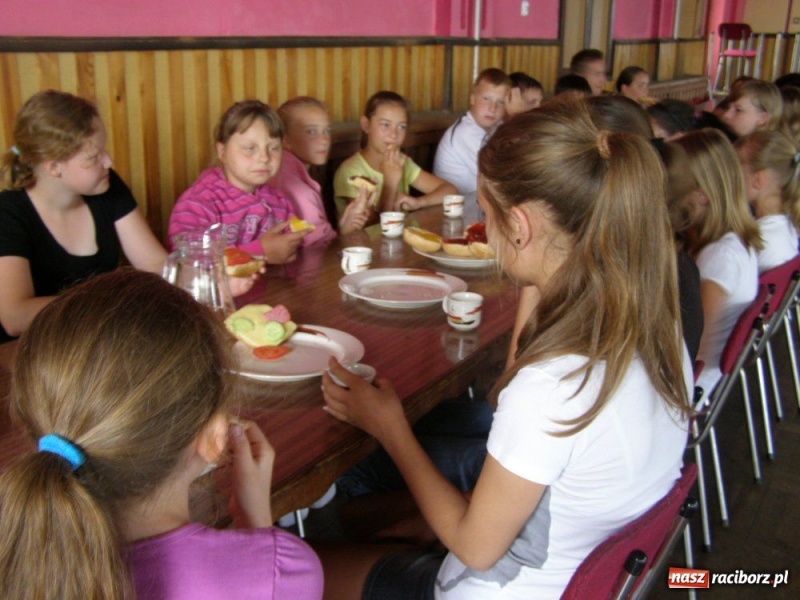 Zdjęcie w galerii na portalu naszraciborz.pl: Biwak z lepieniem w glinie wiadomości z regionu