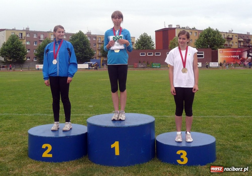 Zdjęcie w galerii na portalu naszraciborz.pl: Worek medali dla MKS SMS Victoria wiadomości z regionu