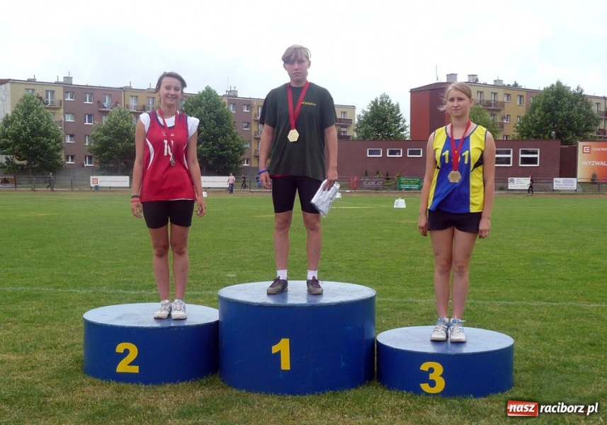 Zdjęcie w galerii na portalu naszraciborz.pl: Worek medali dla MKS SMS Victoria wiadomości z regionu