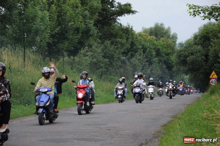 Zdjęcie w galerii na portalu naszraciborz.pl: Ruszył III Skuterowy Zawrót Głowy wiadomości z regionu