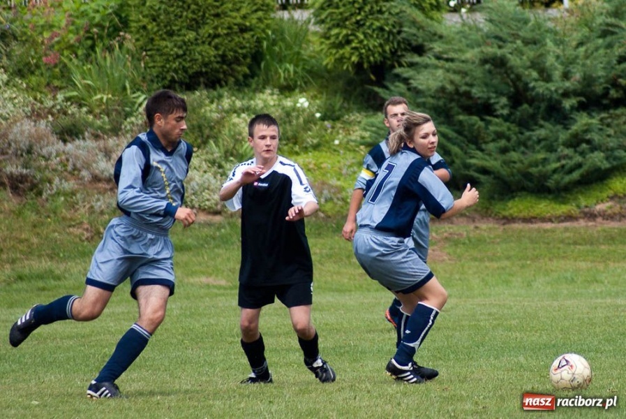 Zdjęcie w galerii na portalu naszraciborz.pl: Urodzinowe turnieje w Pietraszynie wiadomości z regionu