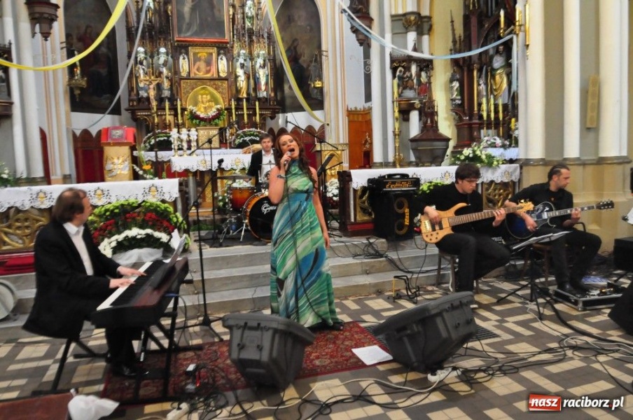 Zdjęcie w galerii na portalu naszraciborz.pl:  Marzena wyśpiewała autorskie utwory wiadomości z regionu