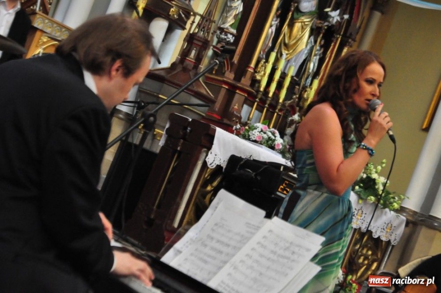 Zdjęcie w galerii na portalu naszraciborz.pl:  Marzena wyśpiewała autorskie utwory wiadomości z regionu