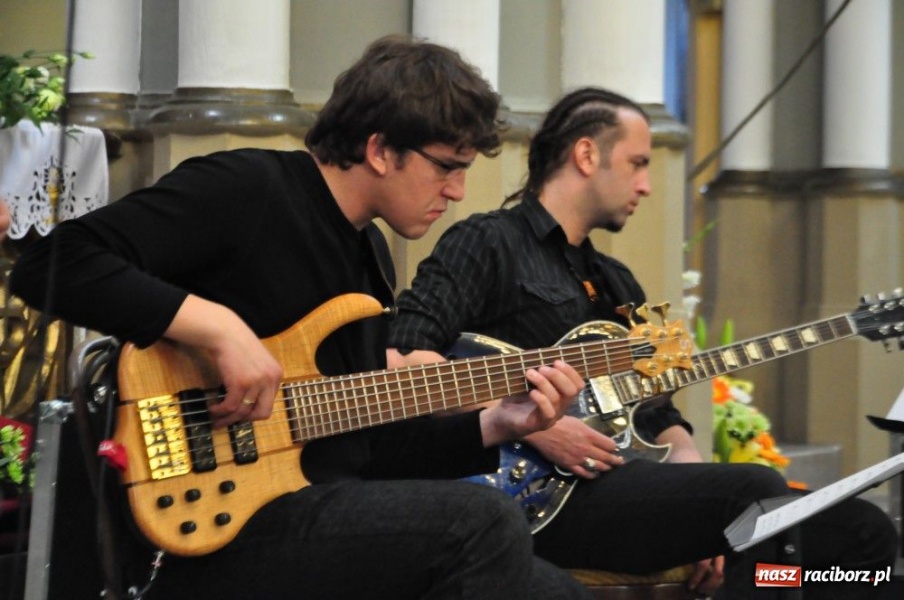 Zdjęcie w galerii na portalu naszraciborz.pl:  Marzena wyśpiewała autorskie utwory wiadomości z regionu