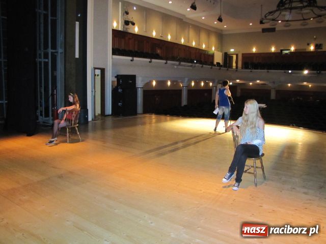 Zdjęcie w galerii na portalu naszraciborz.pl: Musical opanował Racibórz wiadomości z regionu